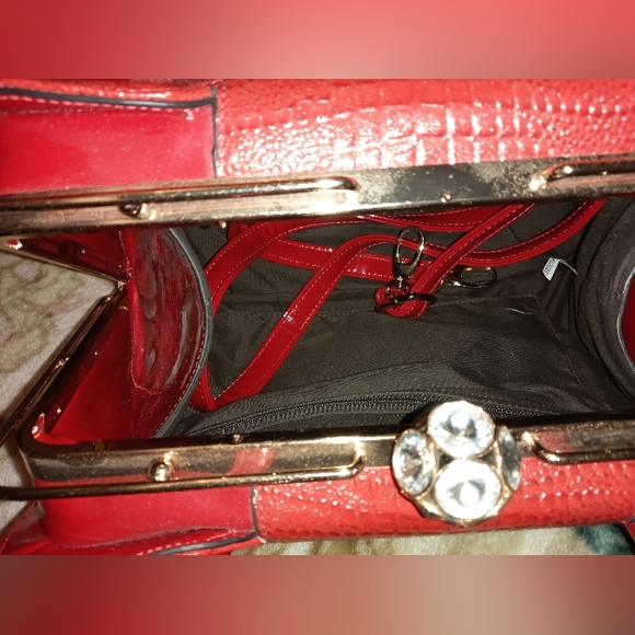 Sorrentino Red Purse - Picture 6 of 6